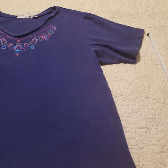 White Stag Embroidered VNeck T-Shirt - Picture 3 of 5